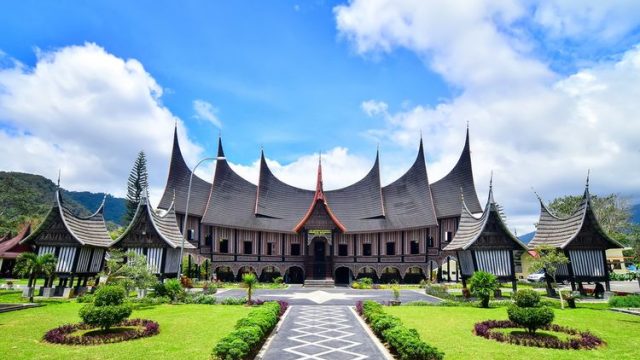 Berikut 7 Kota Menyimpan Destinasi Wisata Cantik di Indonesia